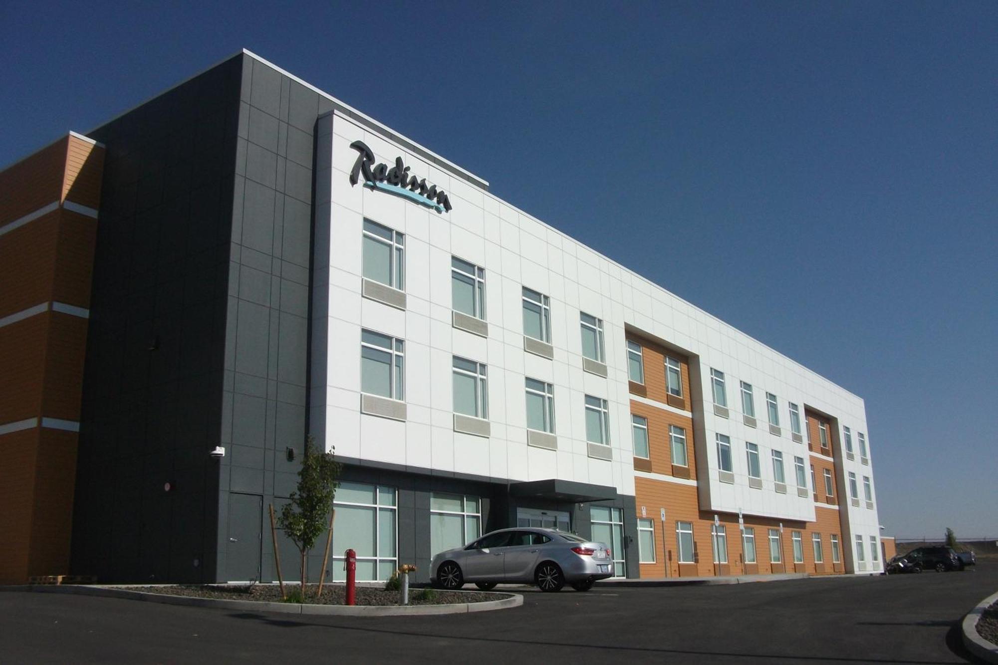 Radisson Hotel Pendleton Airport エクステリア 写真
