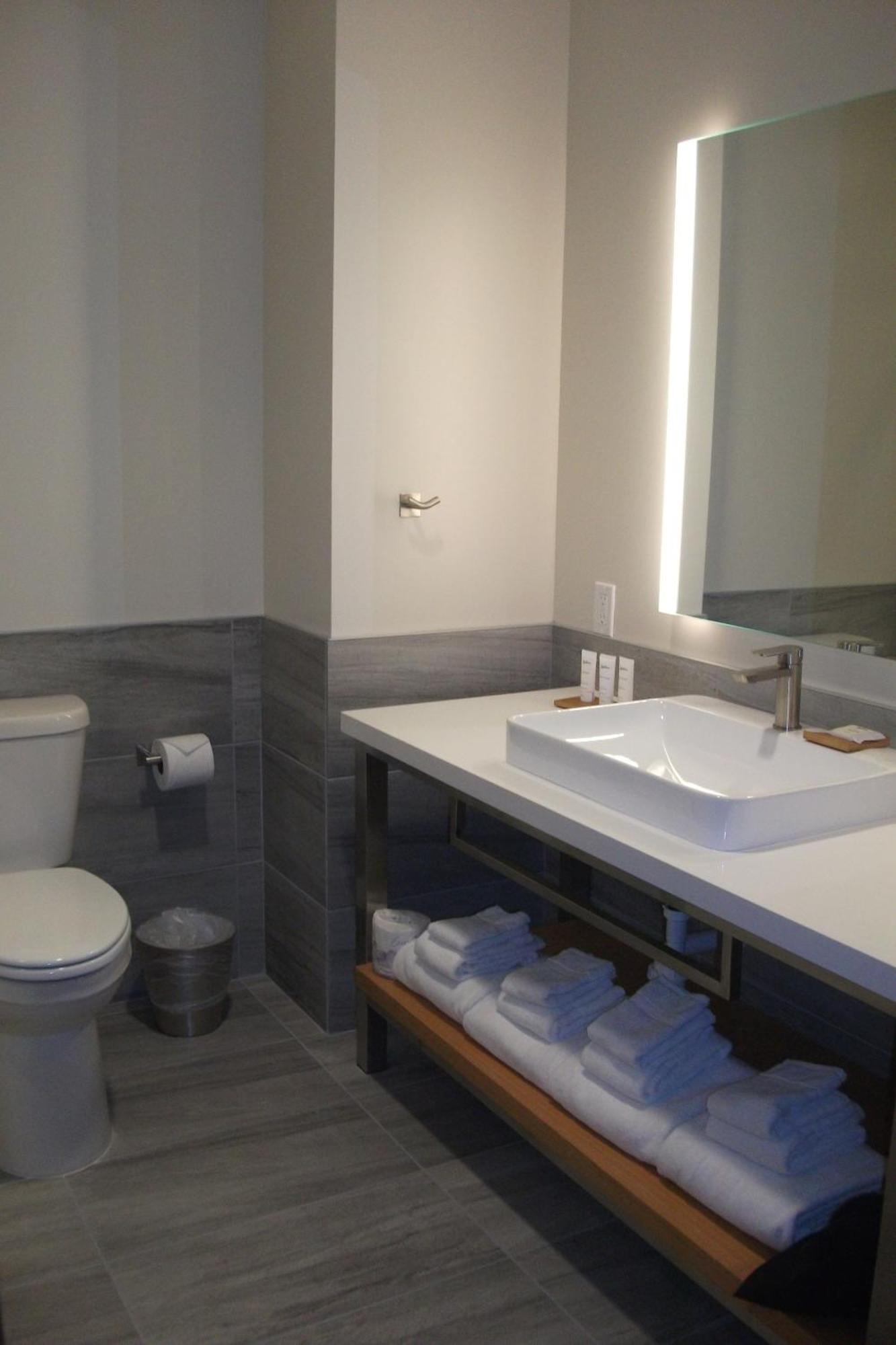 Radisson Hotel Pendleton Airport エクステリア 写真