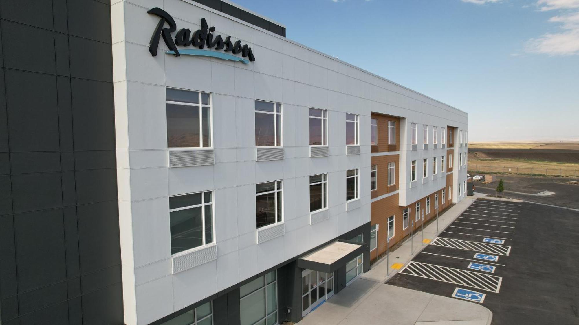 Radisson Hotel Pendleton Airport エクステリア 写真