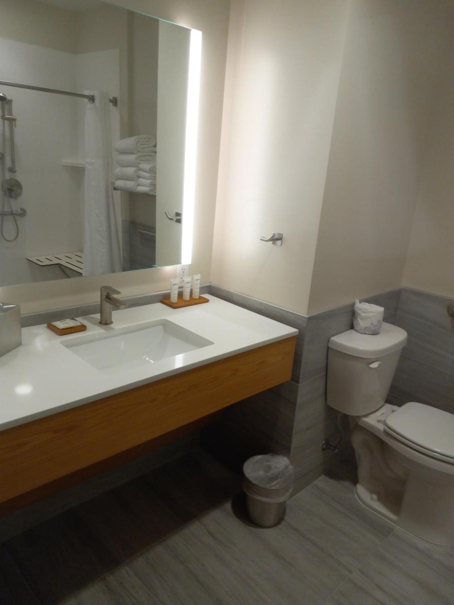 Radisson Hotel Pendleton Airport エクステリア 写真