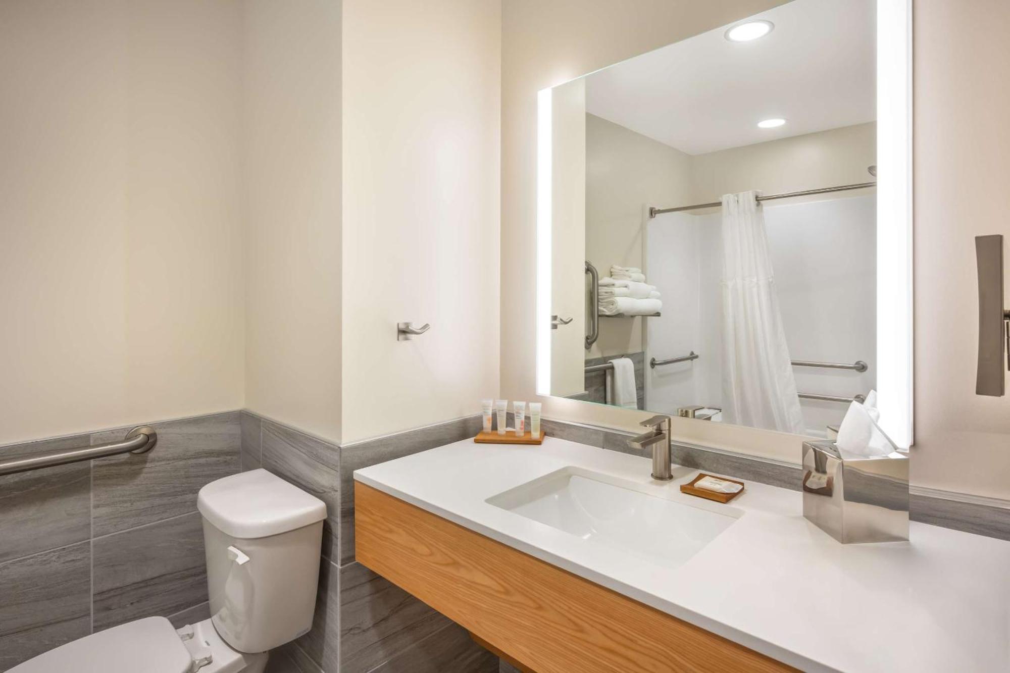 Radisson Hotel Pendleton Airport エクステリア 写真