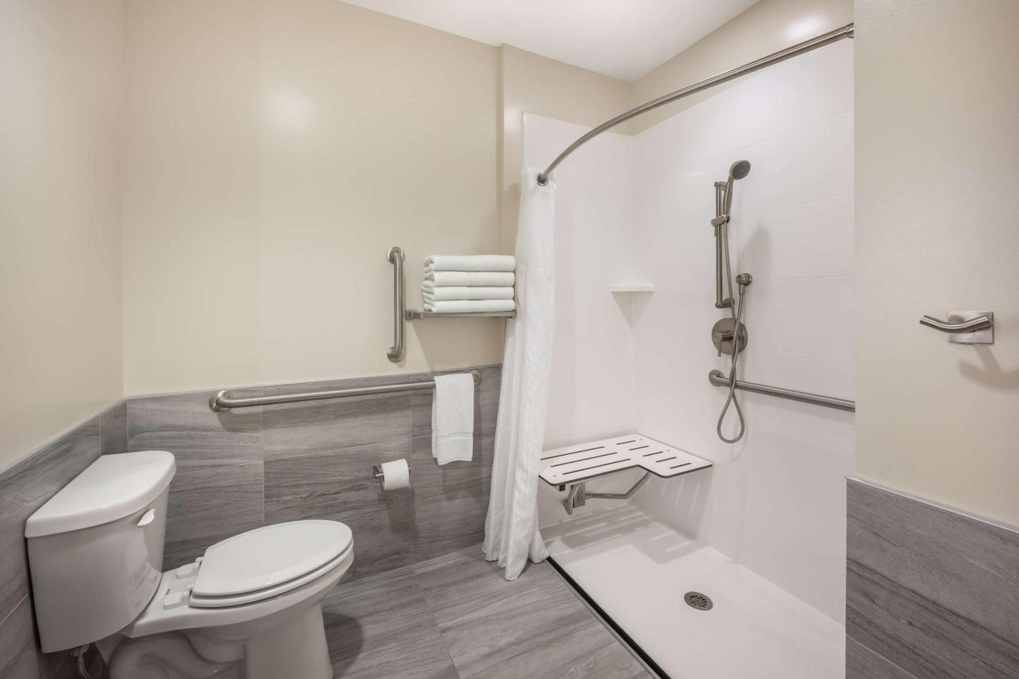 Radisson Hotel Pendleton Airport エクステリア 写真