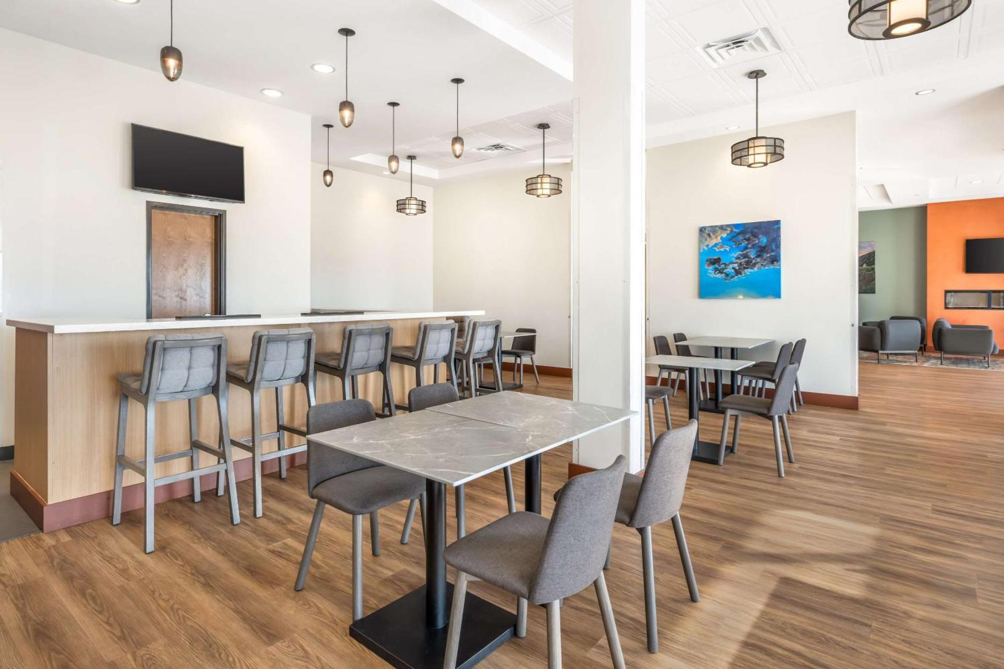 Radisson Hotel Pendleton Airport エクステリア 写真