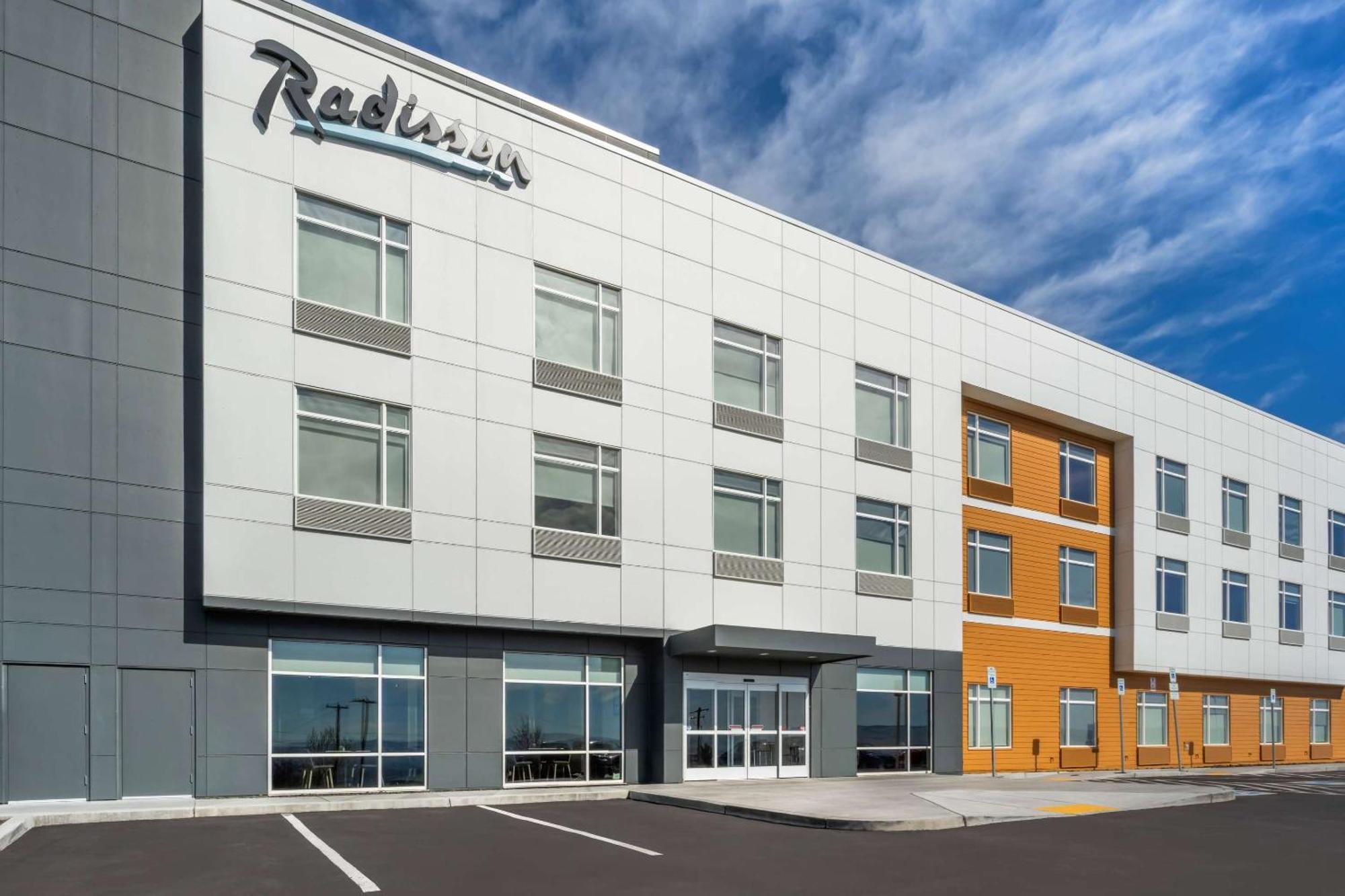 Radisson Hotel Pendleton Airport エクステリア 写真